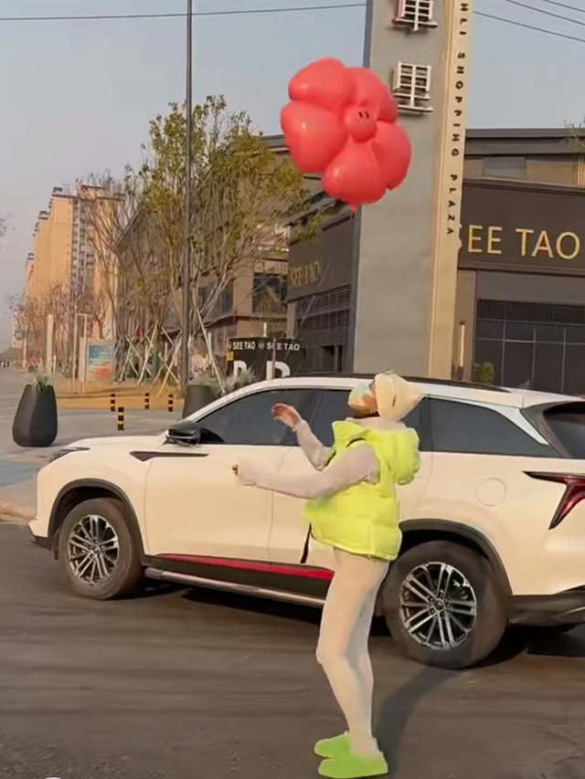 春天到!20位女明星秀好身材,水蛇腰蜜桃臀马甲线,状态集体回春