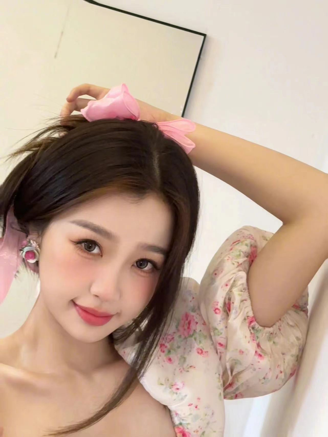 娱记曝某95后清纯女星拍一部戏睡一个男主，赵露思虞书欣无奈躺枪