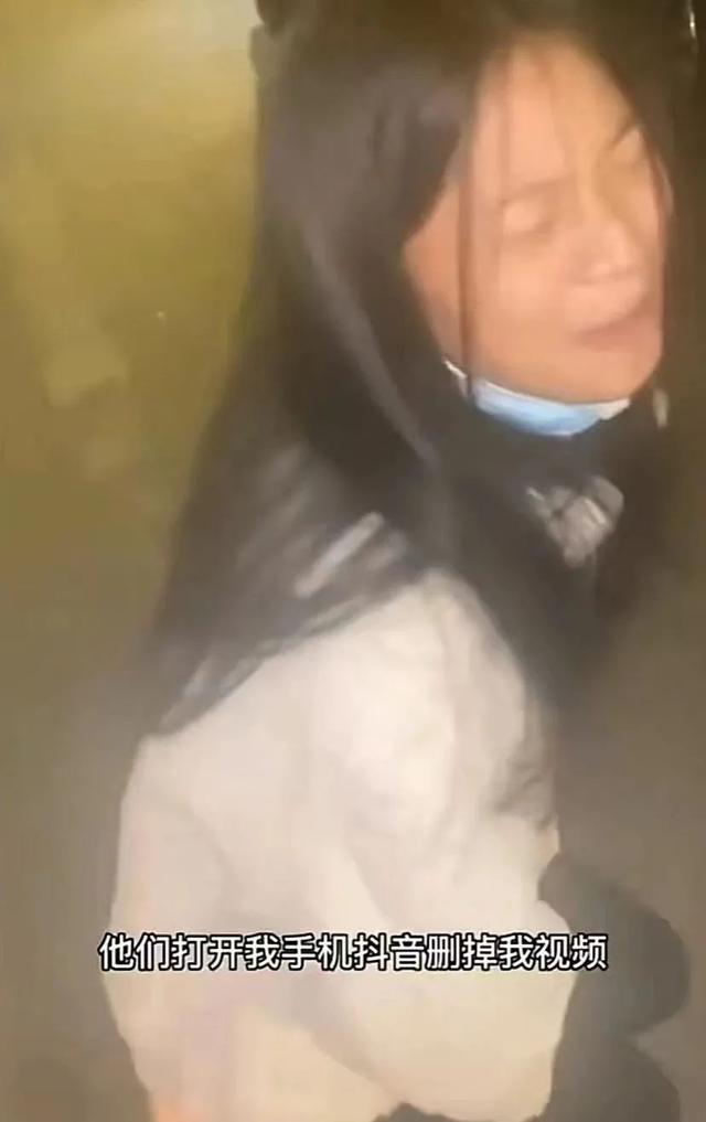 叶婷疑似精神失常：脱裤子，扇耳光，跪下哭喊！她究竟怎么了？