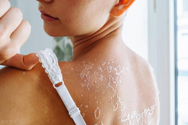 女性年龄越往上走，难以启齿的外阴白斑，也在悄然出现！别大意