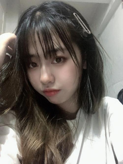 18岁女大学生为维持高额开销不惜出卖身体，男友曝光女孩不知羞耻