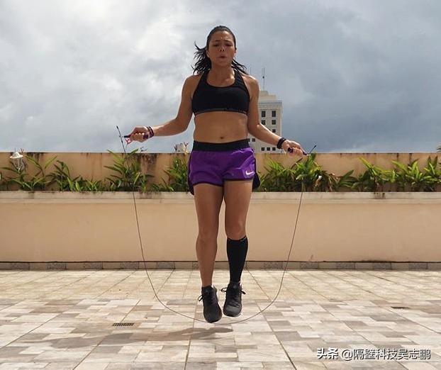 175斤女孩嫌腰粗,每天坚持跳绳30分钟,3个月后令丈夫刮目相看