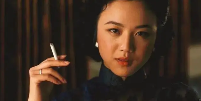 谁规定女人必须刮腋毛？道德约束已经到腋毛上去了？这不是原罪