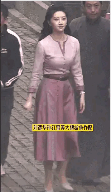 7位堪称“半身美女”的女星,看脸貌美如花,看下半身惨不忍睹