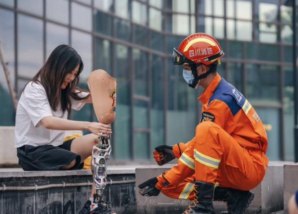 汶川地震幸存女孩遭网暴，网友怒了，四川残联已介入