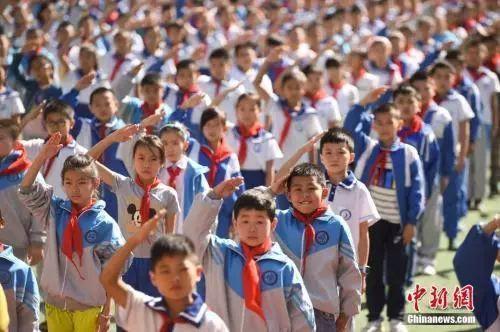 幼儿园小男孩亲小女孩，两位妈妈吵起来了……