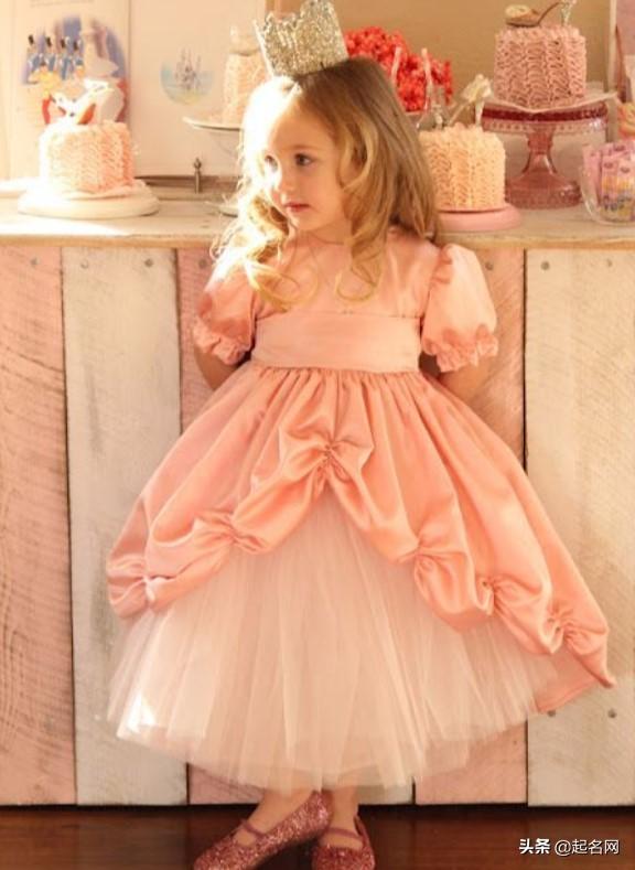 吉祥又富贵的女孩名字,顺口好听亦不失文雅