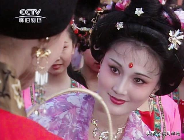 好山好水出美人，9位江南古典美女，肤如凝脂，一个赛一个漂亮