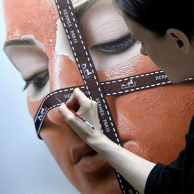 美女超“变态”写实技法，画少女人体很逼真！冷军看了都汗颜