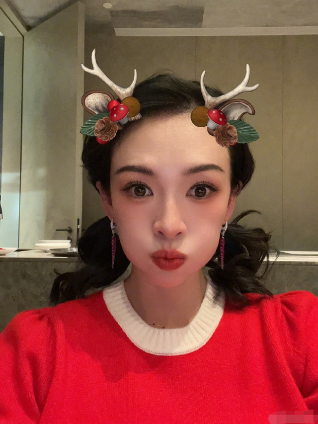 43岁章子怡宣布确诊新冠，嘟嘴卖萌精致似少女，症状温和状态不错