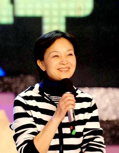 演员刘莉莉：二婚嫁富商，巅峰时回归家庭，如今女儿让她很闹心