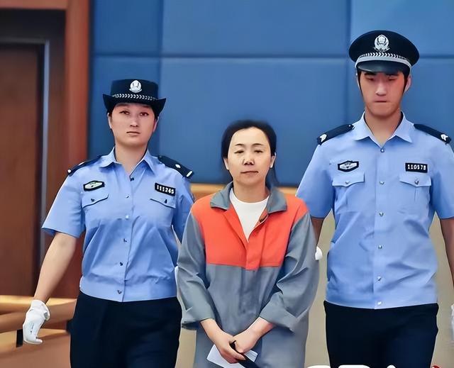 鞍山第一女老虎，花400万美容，50万整屁股，一路发迹全靠屁股？