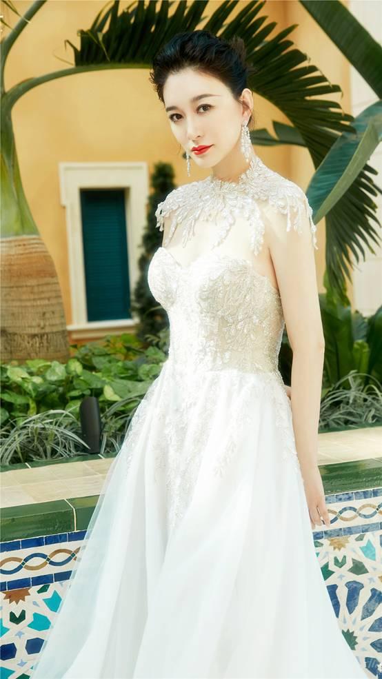 许晴的臀、殷桃的腰、余男的嘴,这几位中年女星性感起来简直要命