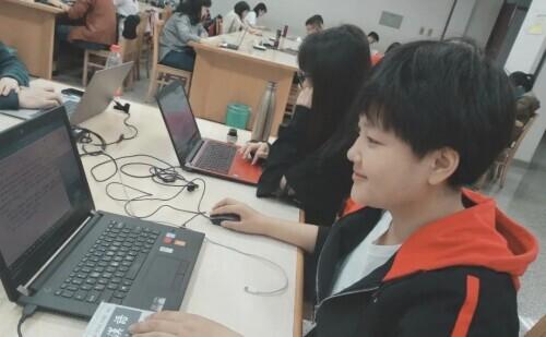 那位“感谢贫穷”考上北大的女孩参军了！如今一身戎装不负韶华