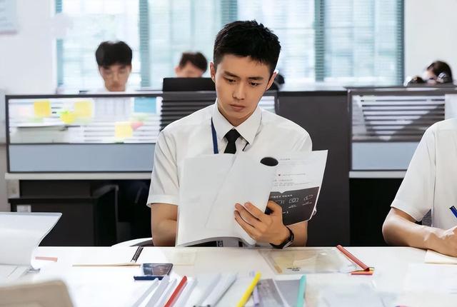 “证明你奶是亲奶”,女生奶奶病危请假探望,HR的要求却很过分