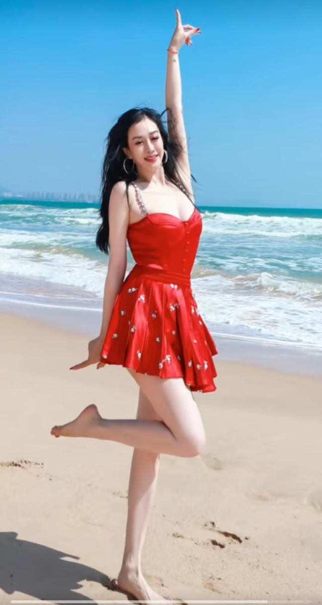 春天到!20位女明星秀好身材,水蛇腰蜜桃臀马甲线,状态集体回春