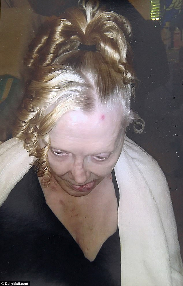 她是红极一时的“英国梦露”，因金发大胸被狂热追捧，却悲惨死去