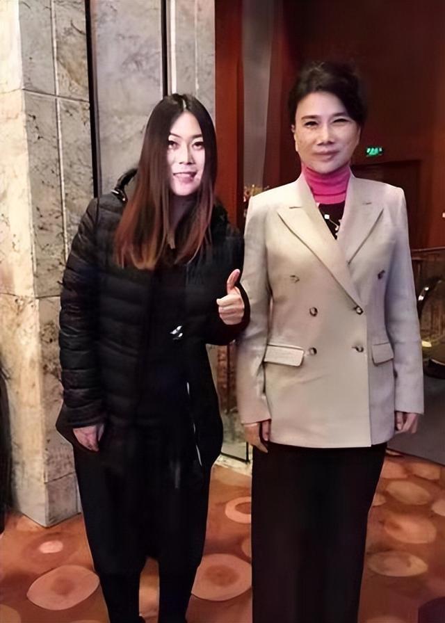 西单女孩近况罕曝光!曾上春晚如今直播仅几十人,模样大变认不出