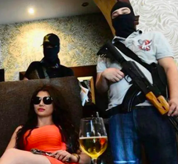 墨西哥顶级美艳网红女杀手,离奇猝死在男友床上!引30万粉丝悲痛