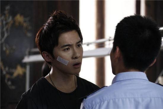 19岁搭档飞轮海，为音乐放弃演戏，今回归成TFBOYS老师？