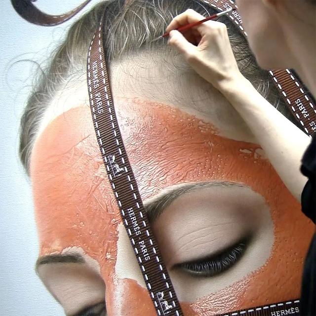 美女超“变态”写实技法，画少女人体很逼真！冷军看了都汗颜