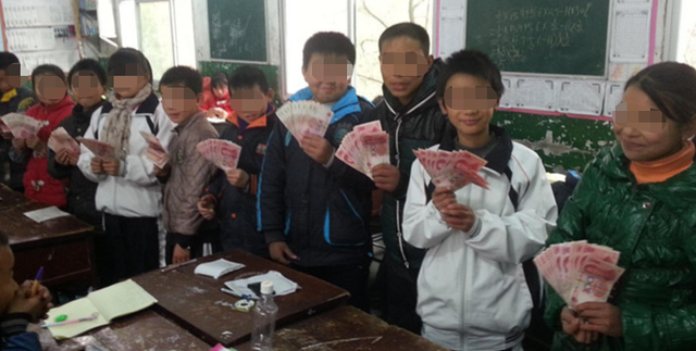 重庆“美女巨贪”被揪出：50岁仍爱年轻小伙，被抓后跪地求饶