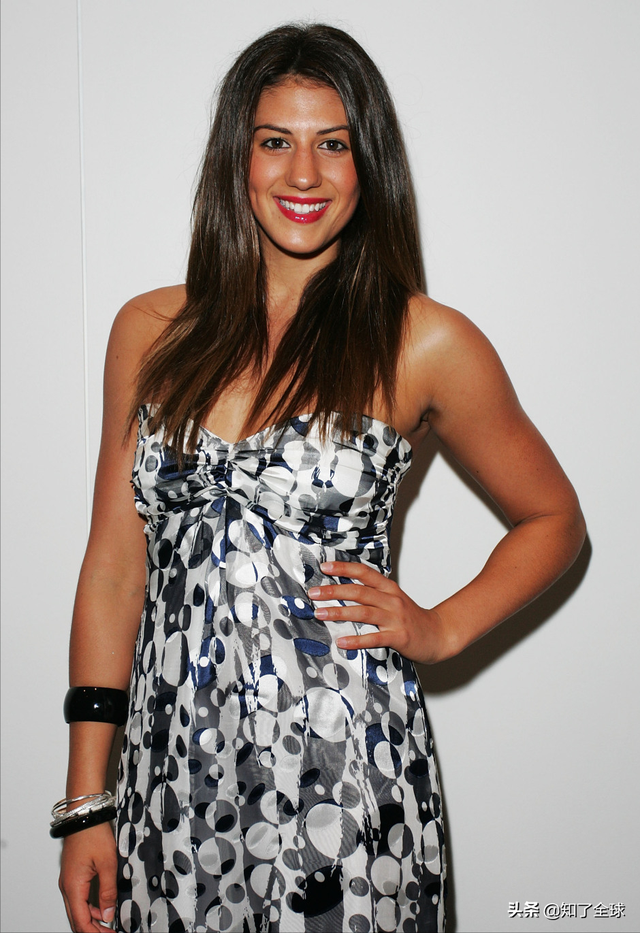 菲律宾美女精致的面容、凹凸的身材，还有一个人们都喜欢的优点