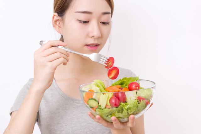 女性年龄越往上走，难以启齿的外阴白斑，也在悄然出现！别大意