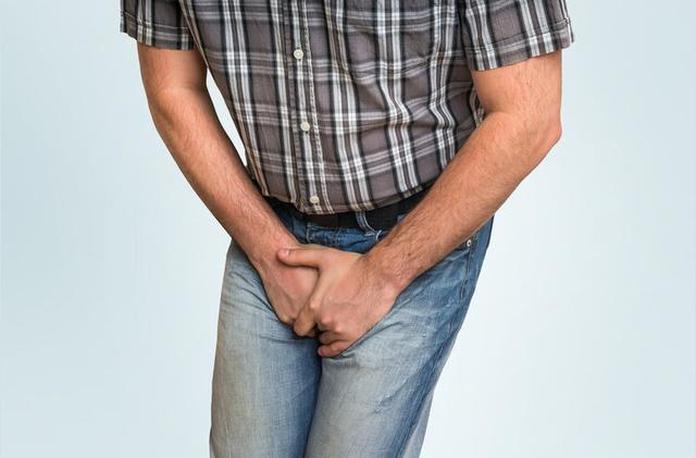 女性小便后,为什么要用纸巾擦?男人的“抖一抖”是怎么回事?