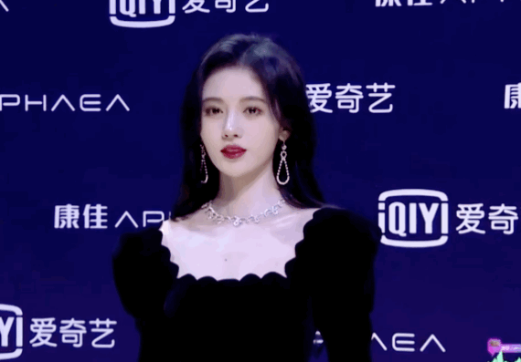 后天美女鞠婧祎