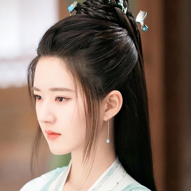 盘点进入娱乐圈的10位女网红：白鹿踏实认真，赵露思俏皮搞笑