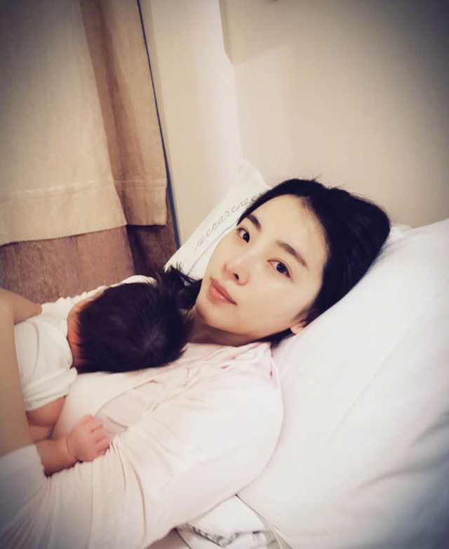 李思思：央视历届最年轻的女主持，事业巅峰嫁给初恋三年生二胎