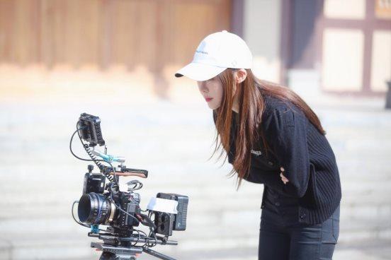 吴宥萱首拍甜宠剧 执导工作细心正能量十足