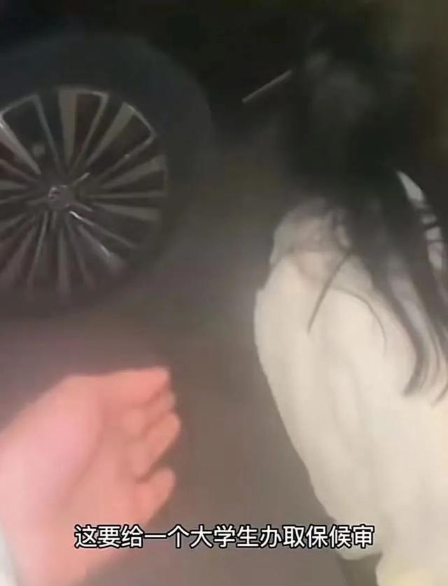 叶婷疑似精神失常：脱裤子，扇耳光，跪下哭喊！她究竟怎么了？