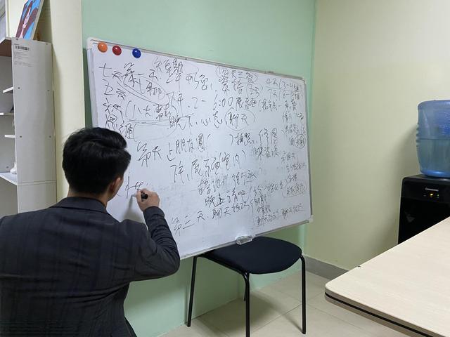 19年北大美女服药自杀，大尺度聊天记录流出，学长男友：她不干净