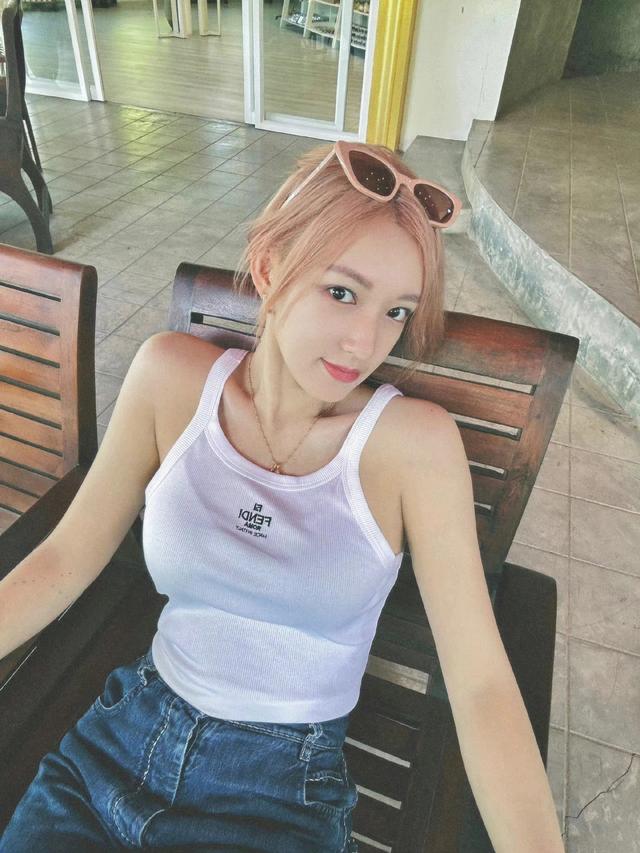 春天到!20位女明星秀好身材,水蛇腰蜜桃臀马甲线,状态集体回春