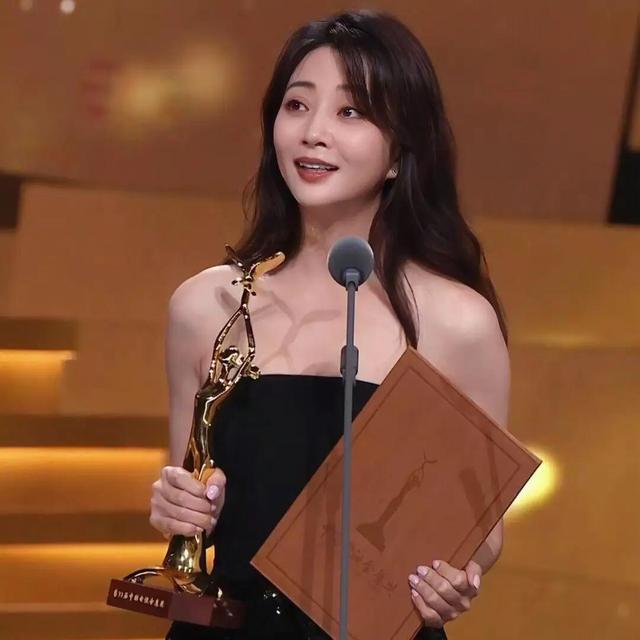 杨幂的胸，许晴的臀，秦岚的身材，这几位中年女星谁能顶得住？