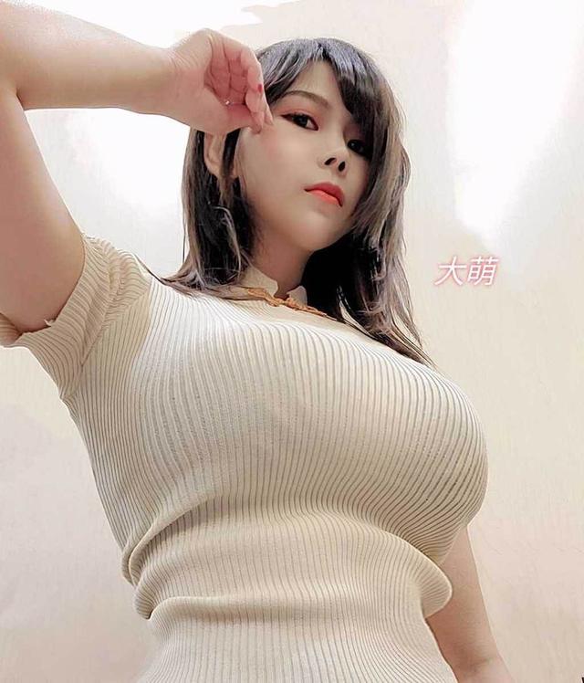 总是不爱扣扣子?JKF 女郎「大萌妹子」上传2张照片 网一看全懂了