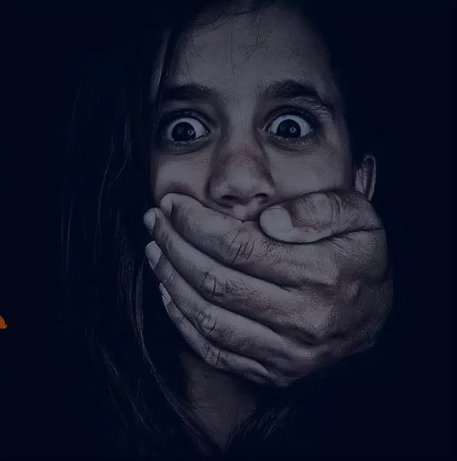 谁规定女人必须刮腋毛？道德约束已经到腋毛上去了？这不是原罪
