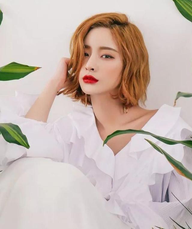 9款女生大脸圆脸适合的发型，时尚又减龄，特别显脸小