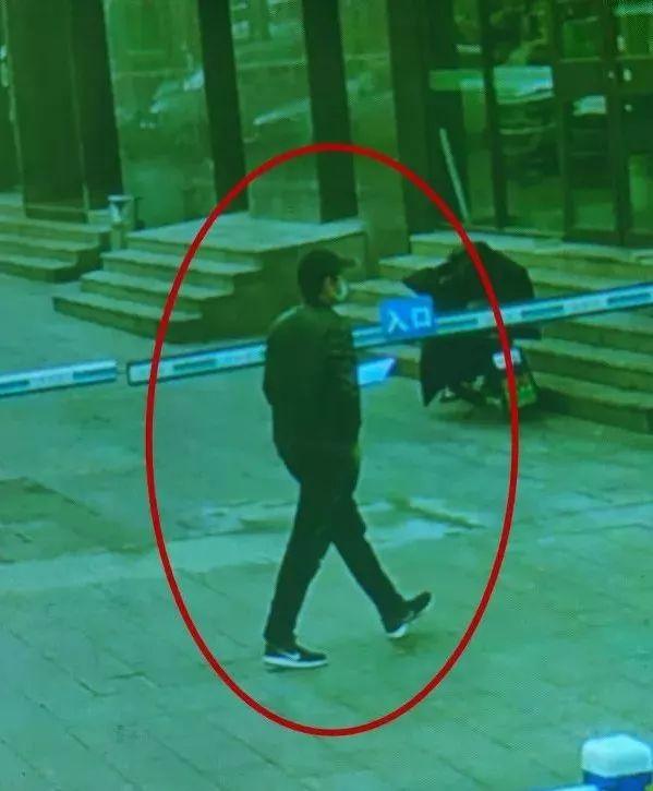 青岛一女子被一男子抢劫强奸！监控画面曝光