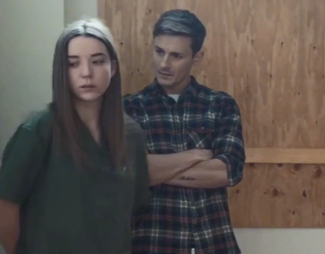 女孩被囚禁在房间,双手钉在墙上,为了活命她只能屈服!惊悚片