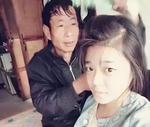 1997年辽宁35岁男子捡到“云朵女婴”，24年过去，她像鲜花一样美