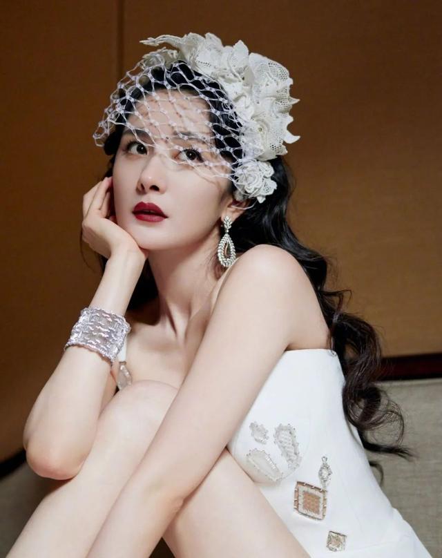 2022全球最美的10张脸：寡姐仅第7，中国3人入选，其中一人排第2