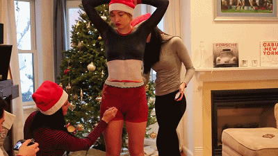 美女们一丝不挂就出门了,竟无人看出这是画的,网友:行为艺术吧