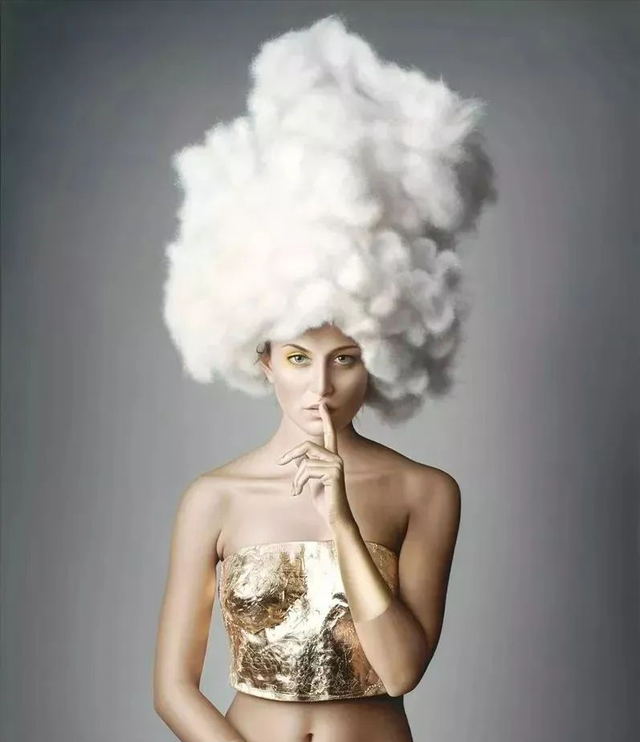 美女超“变态”写实技法，画少女人体很逼真！冷军看了都汗颜