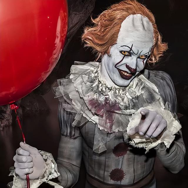 美女们一丝不挂就出门了,竟无人看出这是画的,网友:行为艺术吧