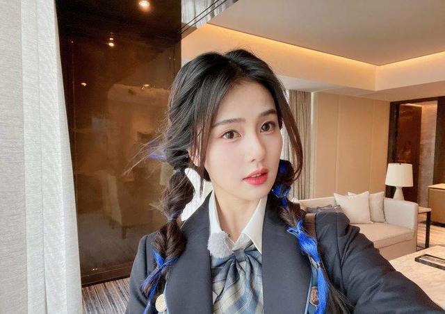 盘点进入娱乐圈的10位女网红：白鹿踏实认真，赵露思俏皮搞笑