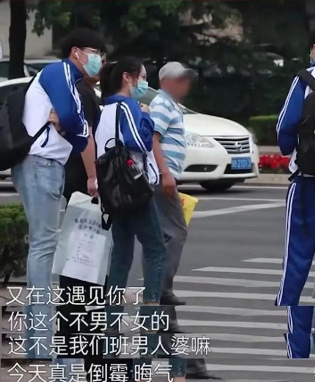 “陪酒女，夜店美女！”95后女孩保研后染粉色头发后被网暴？