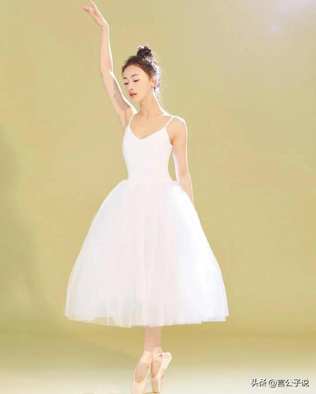 7位堪称“半身美女”的女星,看脸貌美如花,看下半身惨不忍睹
